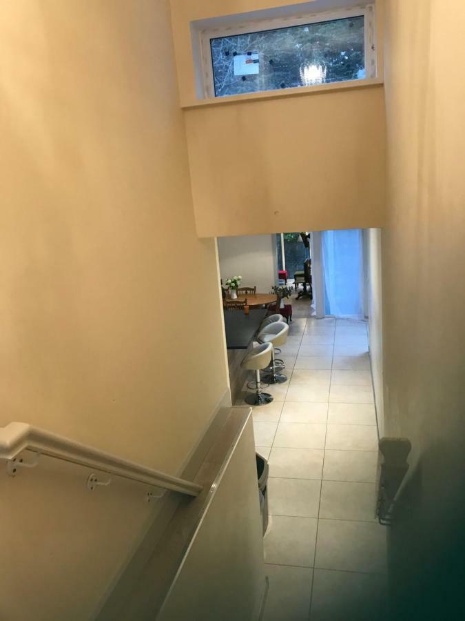 Newcastle Guest House กัลเวย์ ภายนอก รูปภาพ