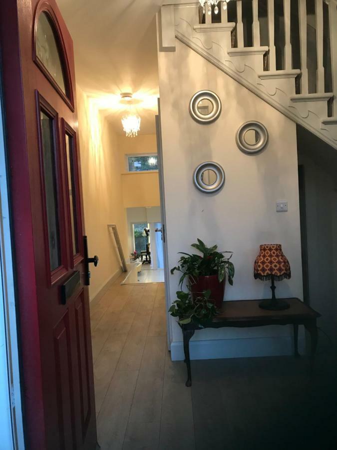 Newcastle Guest House กัลเวย์ ภายนอก รูปภาพ